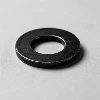 Arandelas planas de metal negro